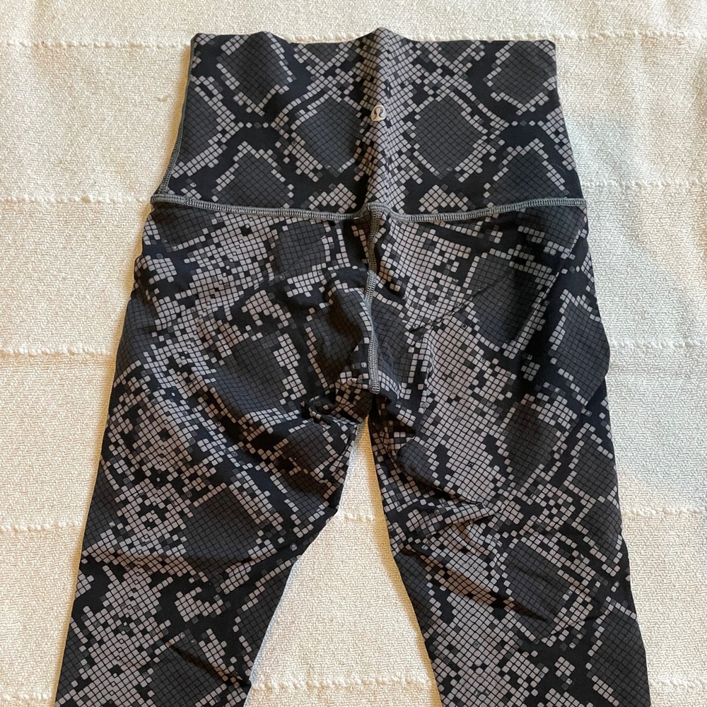 lulu cropped leggings